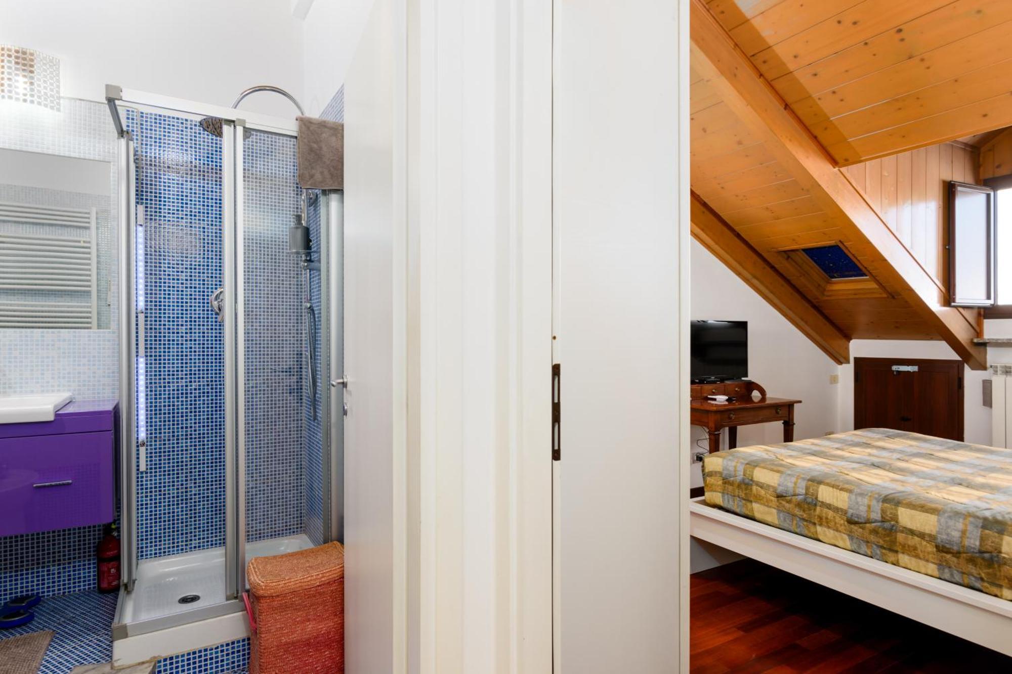 Ampia Mansarda E Terrazzo 10 Minuti Dal Centro Apartamento