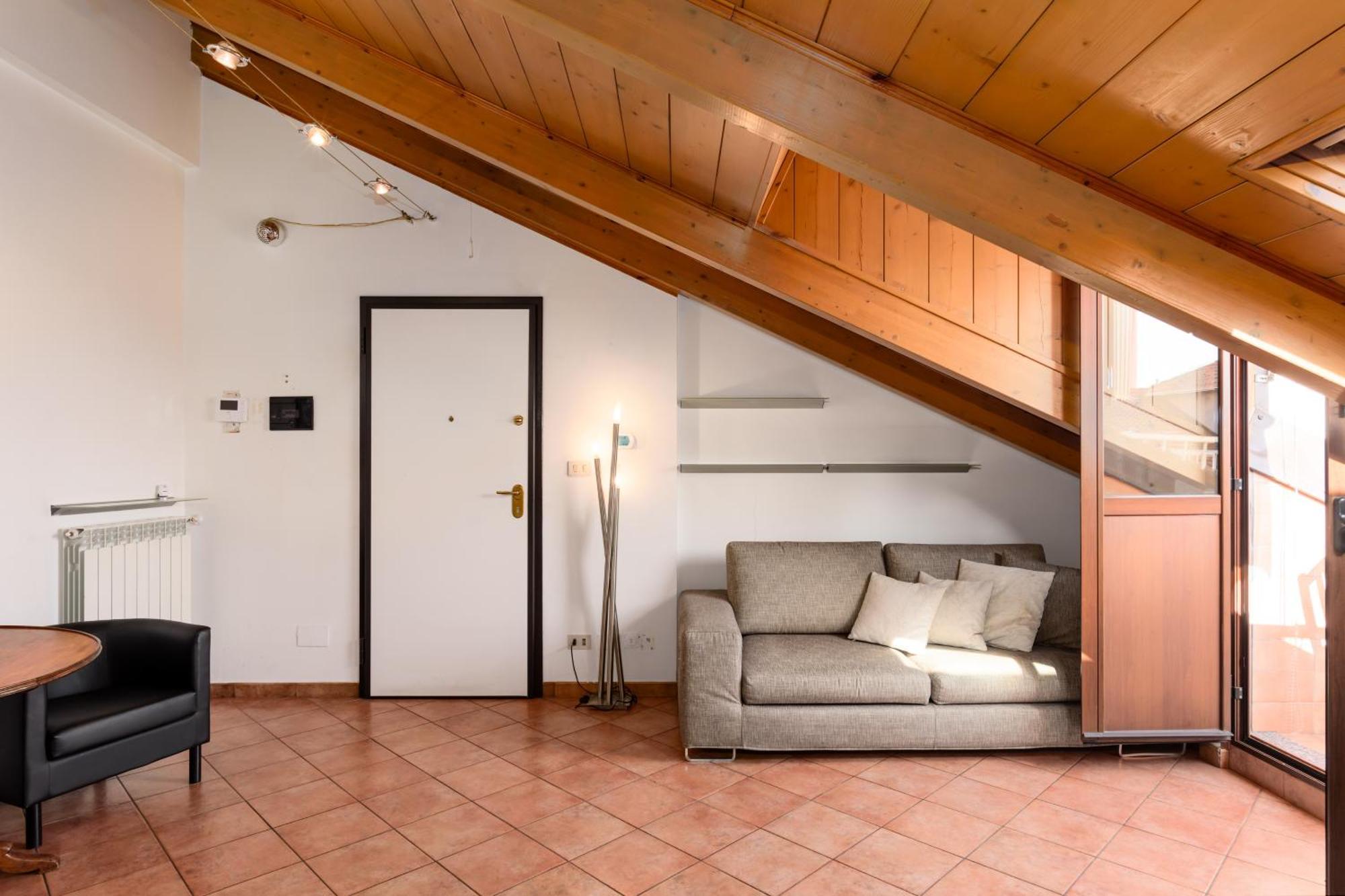 Ampia Mansarda E Terrazzo 10 Minuti Dal Centro Apartment *
